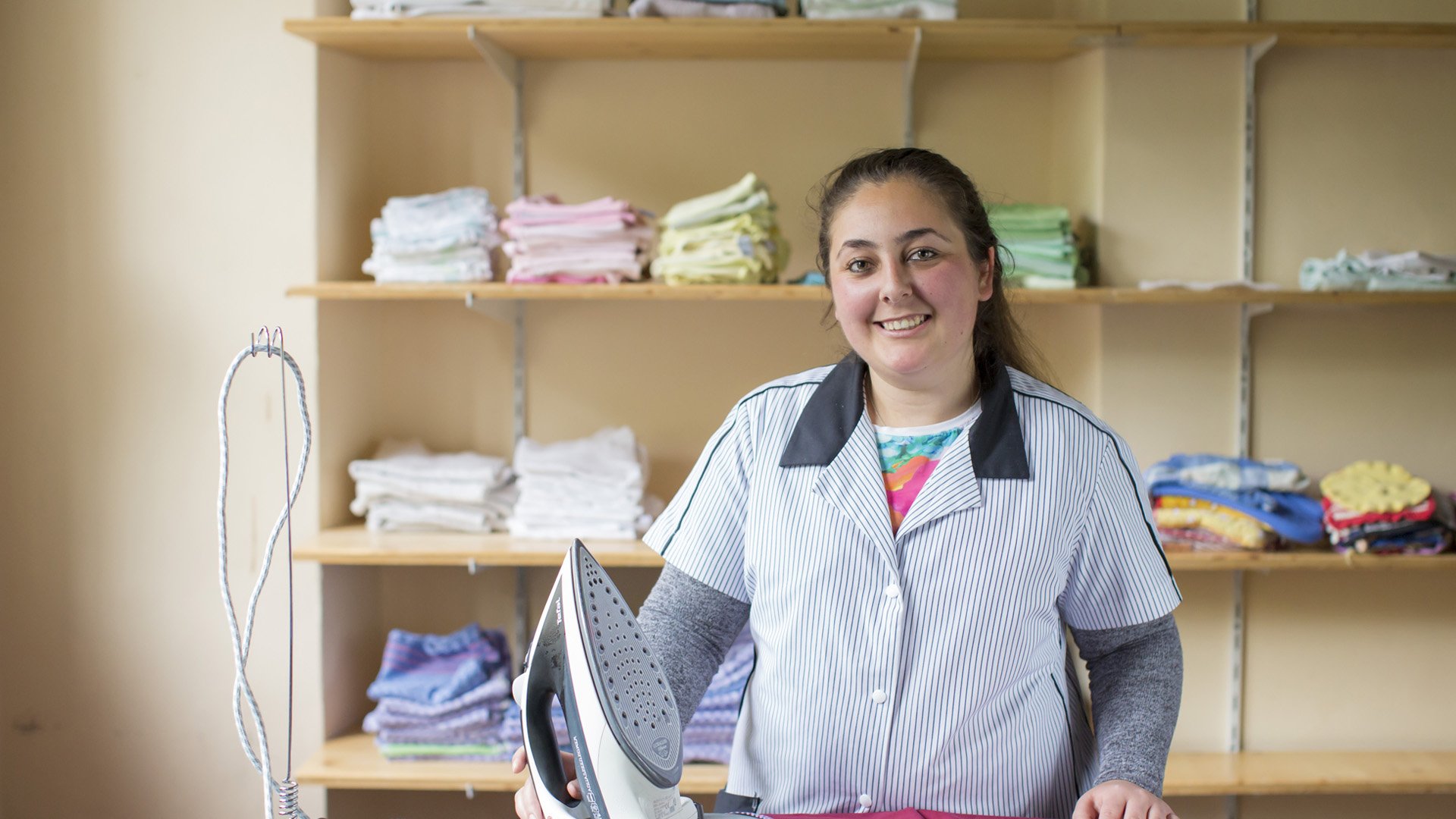 Fachpraktikerin für Hauswirtschaft in Ausbildung lernt Haushaltsführung